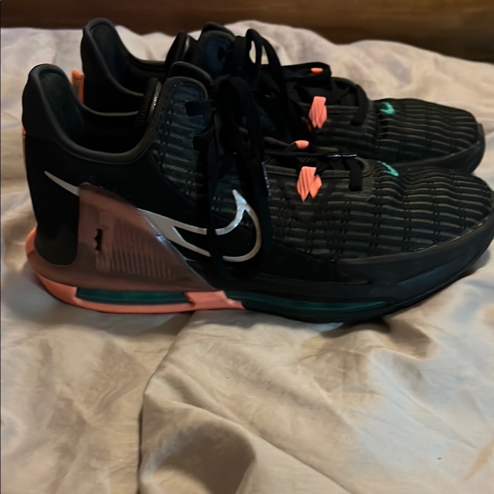 Nike LeBron Witness 6 Size 11 - Picture 3 of 4